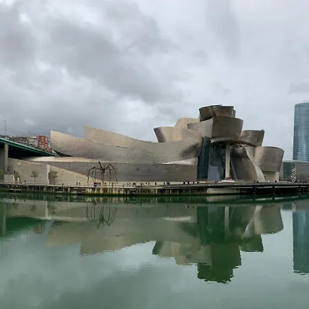 Basque Palace, Mansion Con Jardin, Barbacoa, Gimnasio, Piscina, Sauna ホームステイ *