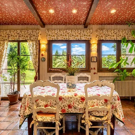 Habitación en casa particular Basque Palace, Mansion Con Jardín, Barbacoa, Gimnasio, Piscina, Sauna Mungia