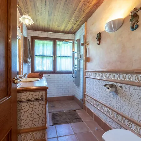 Habitación en casa particular Basque Palace, Mansion Con Jardín, Barbacoa, Gimnasio, Piscina, Sauna *