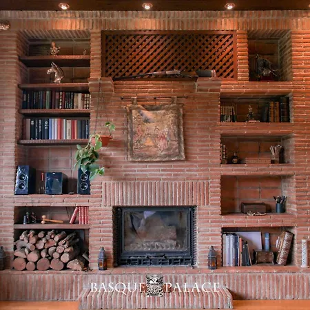 Habitación en casa particular Basque Palace, Mansion Con Jardín, Barbacoa, Gimnasio, Piscina, Sauna